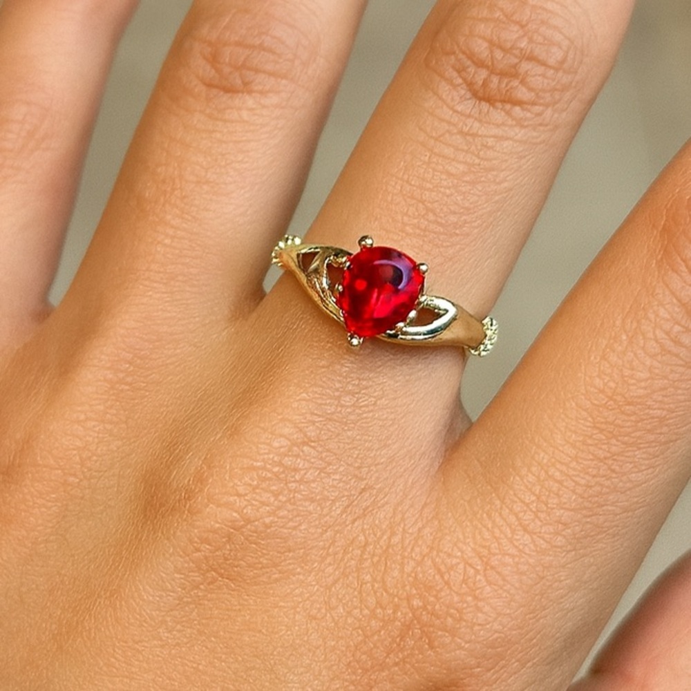 Pretty Bird Jewelry Gold and Red crystal Stone Heart Ring